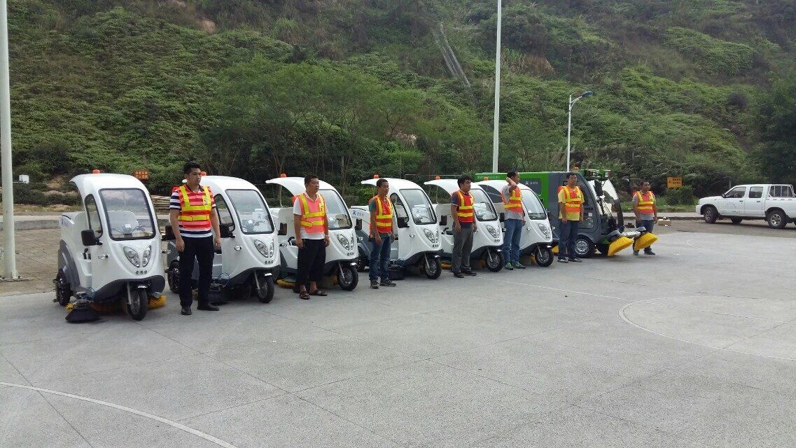 【企業(yè)快訊】深圳龍華新區(qū)第一批愛瑞特環(huán)衛(wèi)設備順利交機！